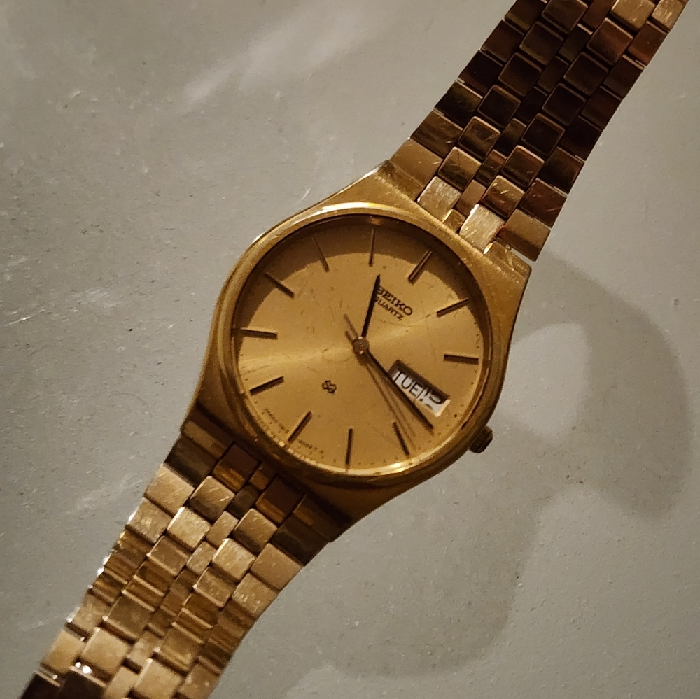 Authentic Vintage Seiko Japan Quartz Dual Date English /Spanish Mens